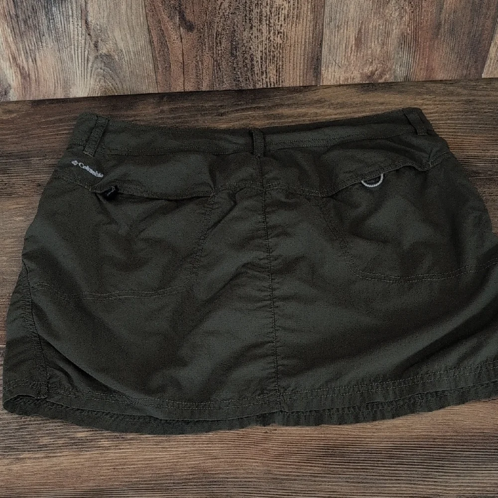 Columbia Forest Green Omni Shade Sun Protection Skorts 10